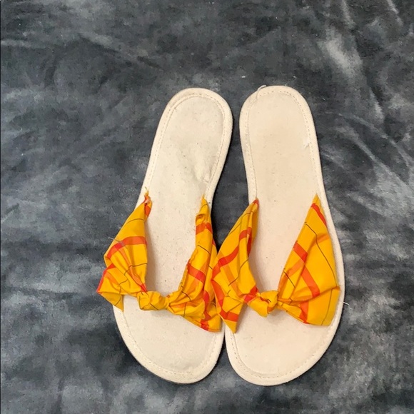 House slippers new! - Picture 1 of 3